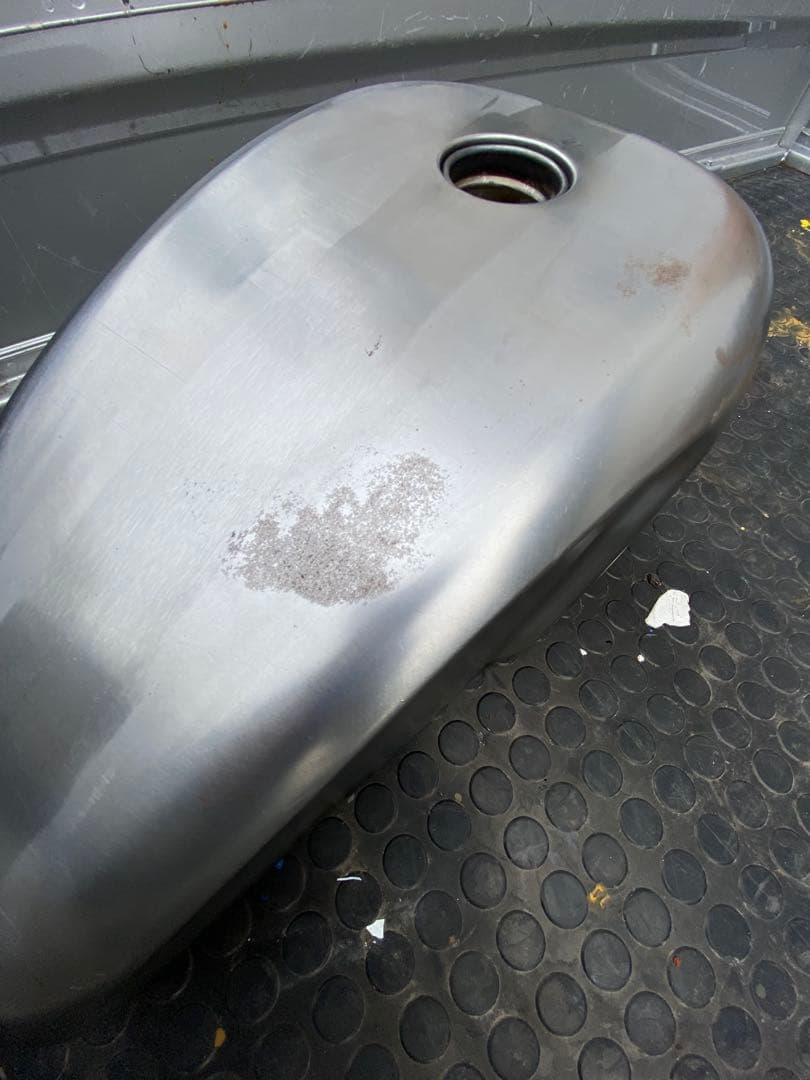 ハーレー　スポーツスター　キャブ用レガシータンク新品未使用小凹みあり　カスタム用