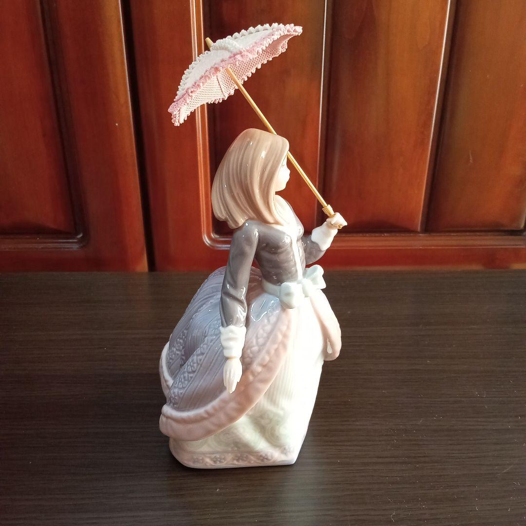 リヤドロ　陶器フィギュア