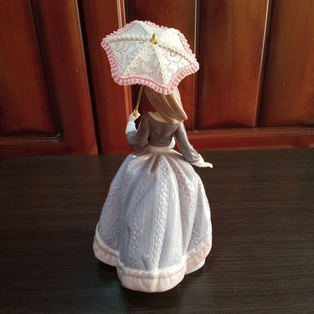 リヤドロ　陶器フィギュア