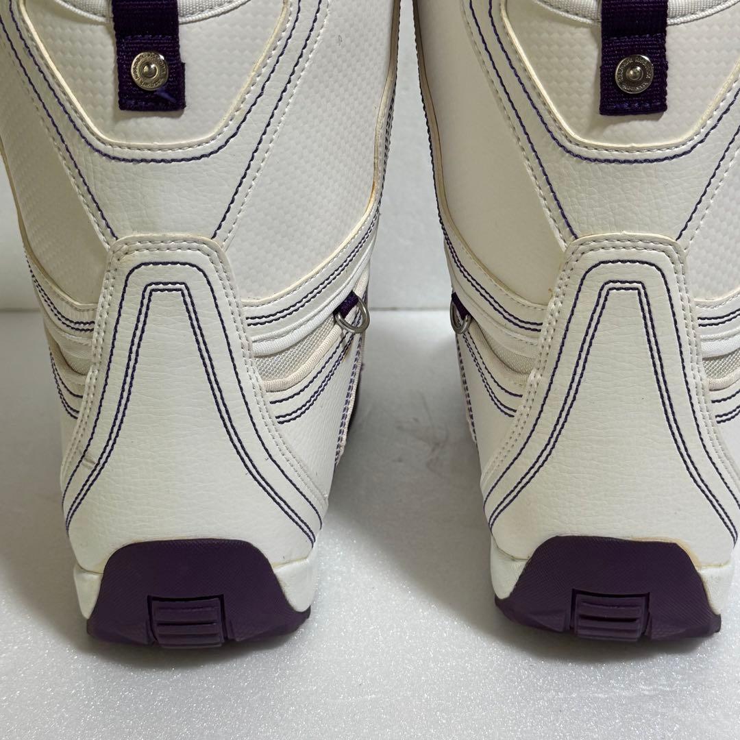 美品24.5cm スノーボードブーツキスマーク白色ホワイトレディース女性初心者