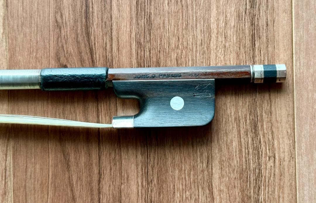 チェロ（Karl Höfner）と弓（Johs.O.Paulus）のセット