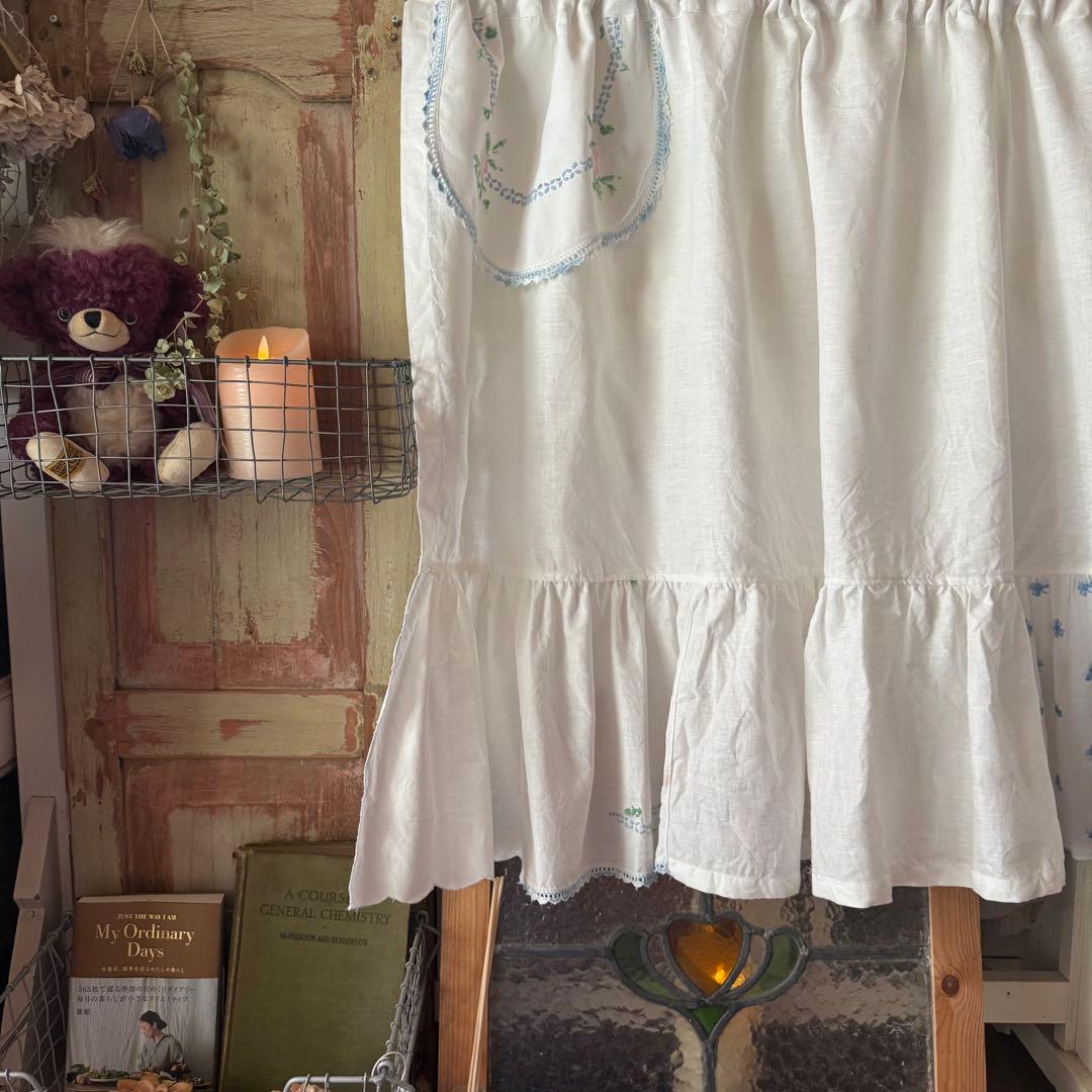 ナチュラルリネンとアンティーク刺繍のふりふりカーテン