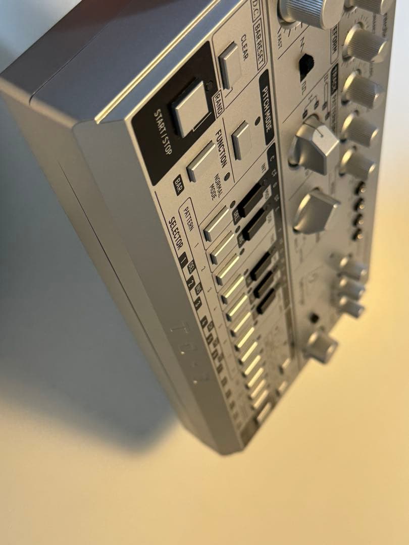 behringer TD-3 アナログシンセサイザー【ほぼ新品】