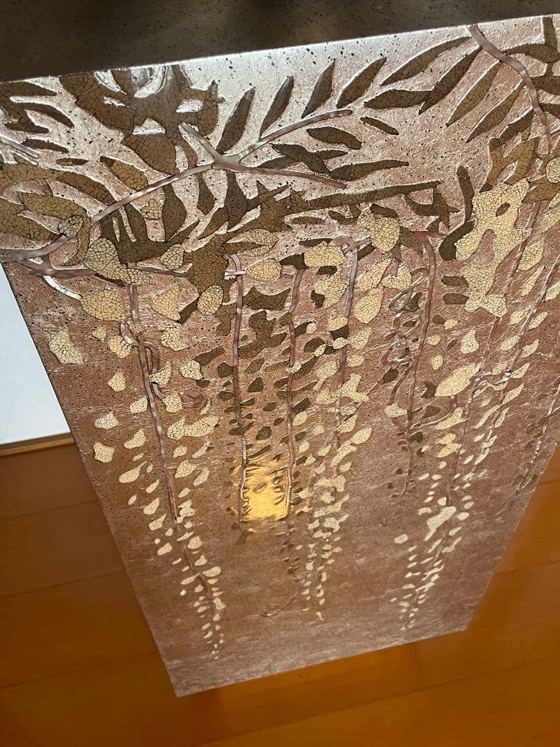 ドン・シェル・メタルウェアの鍾乳石花瓶スタンドとアロエの花瓶