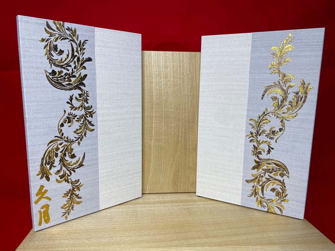 東京久月　五月人形　家紋付き正絹糸織兜飾り白木収納セット