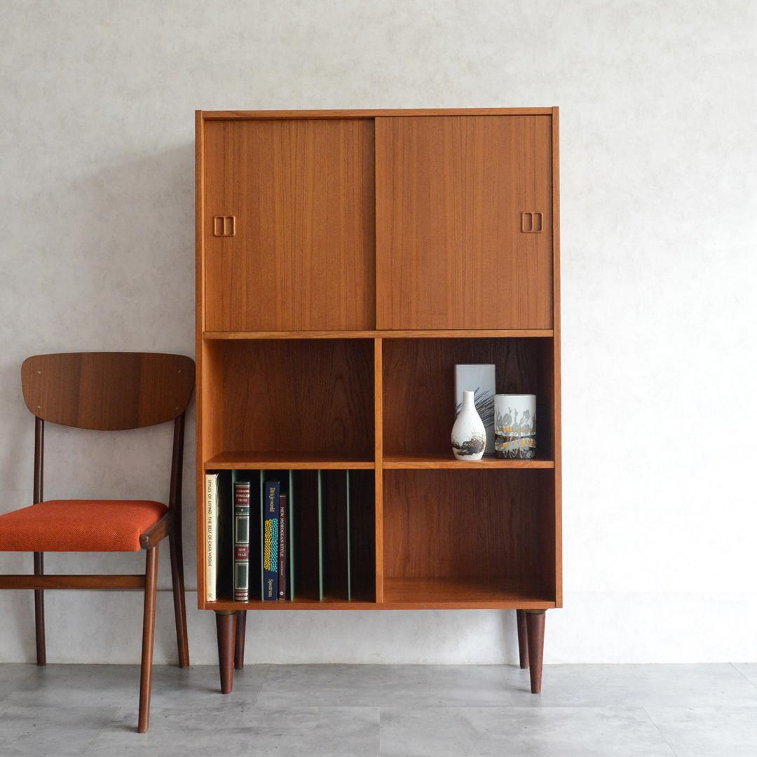 デンマーク 北欧ヴィンテージ チーク ディスプレイシェルフ 北欧家具 3段扉付き