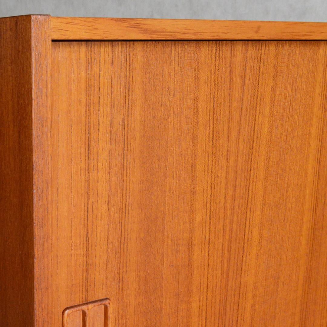 デンマーク 北欧ヴィンテージ チーク ディスプレイシェルフ 北欧家具 3段扉付き