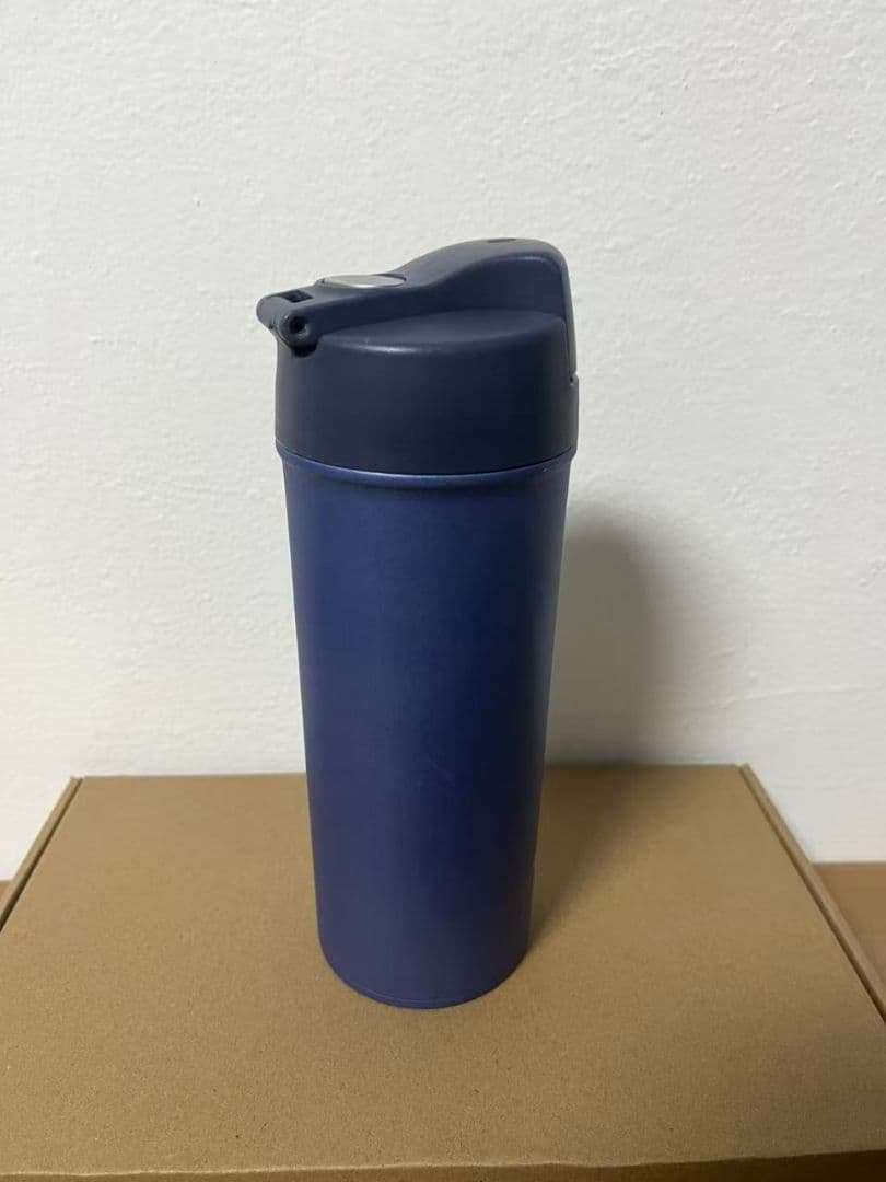 紫色の子ども用水筒