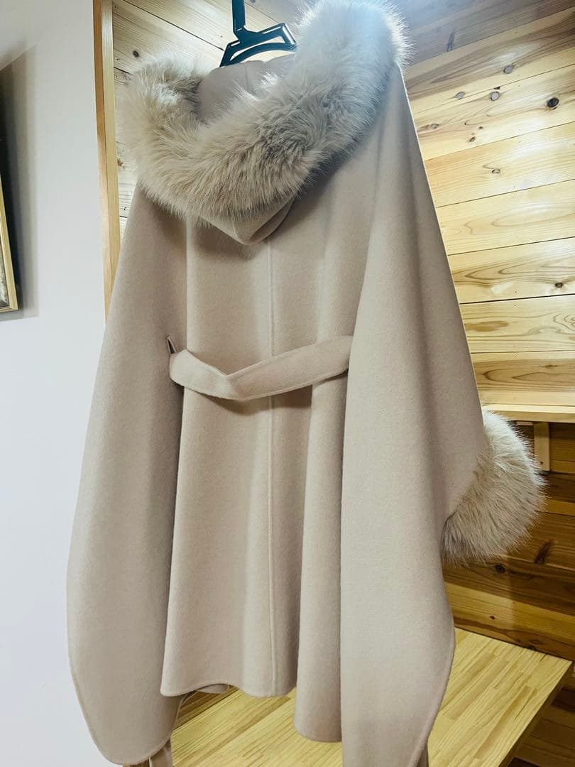 【売切人気商品・ほぼ未使用】CELFORDのファーポンチョコート（キャメル・F）