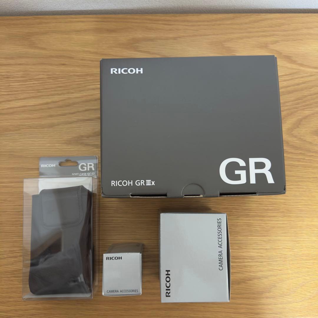 【だうすけ様限定】RICOH GR IIIx 純正ケース、予備バッテリー、充電器