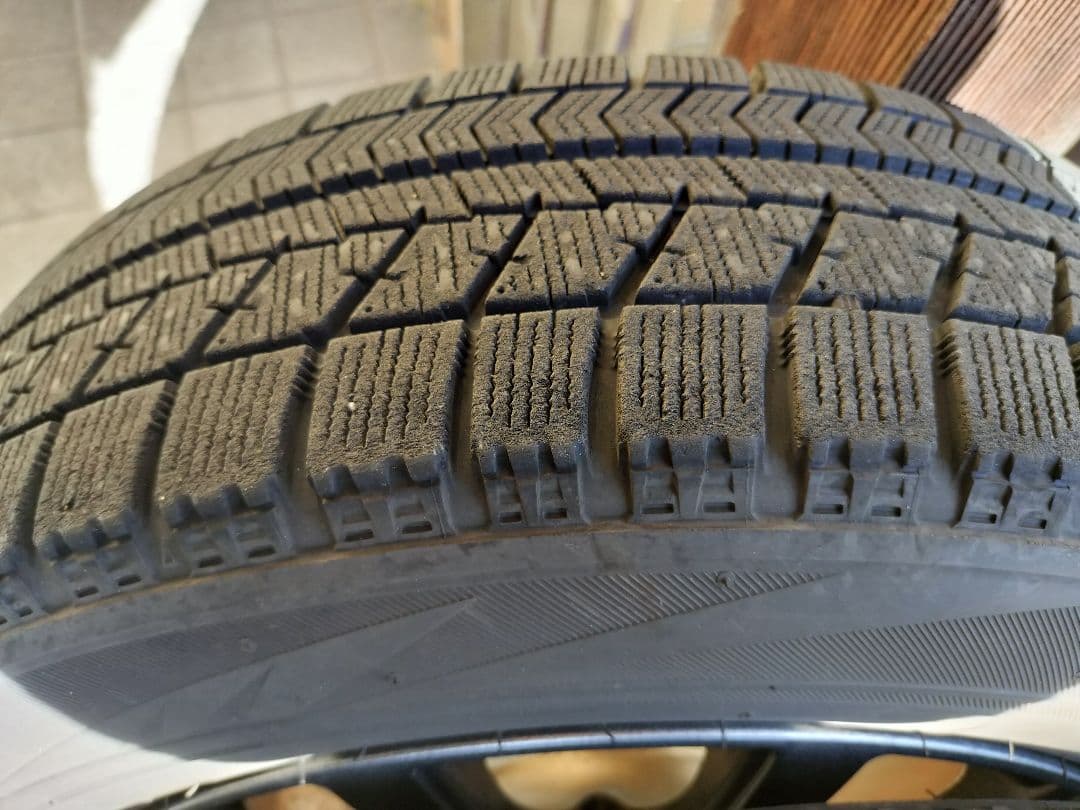 送料無料 美品【14インチ4本】【バリ溝】【165/70R14】ブリザックVRX