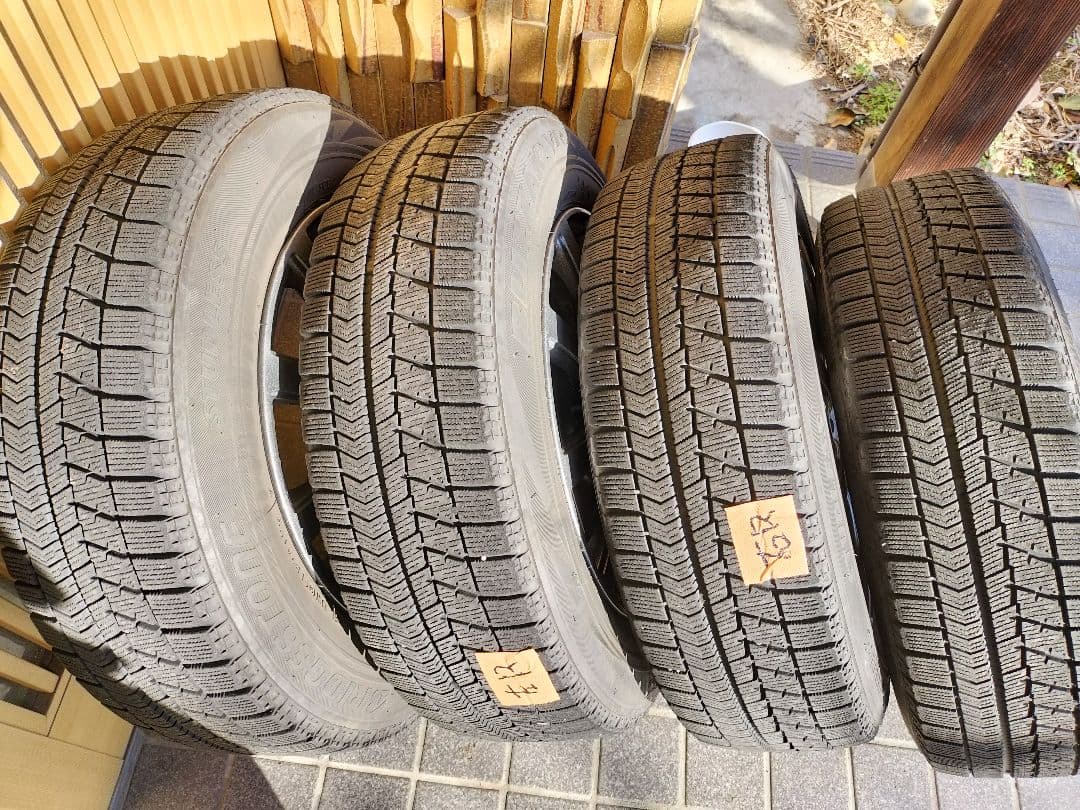送料無料 美品【14インチ4本】【バリ溝】【165/70R14】ブリザックVRX