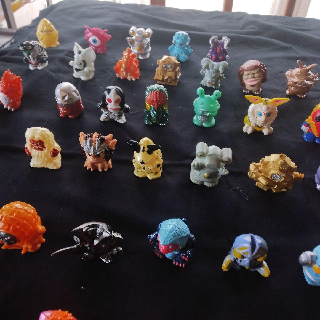 ウルトラマン怪獣とウルトラ警備隊指輪人形80体まとめ売り