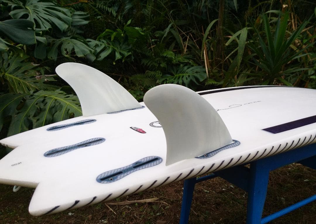 モダンキール ツインフィン　FCS２　AirCore　MODERN　KEEL