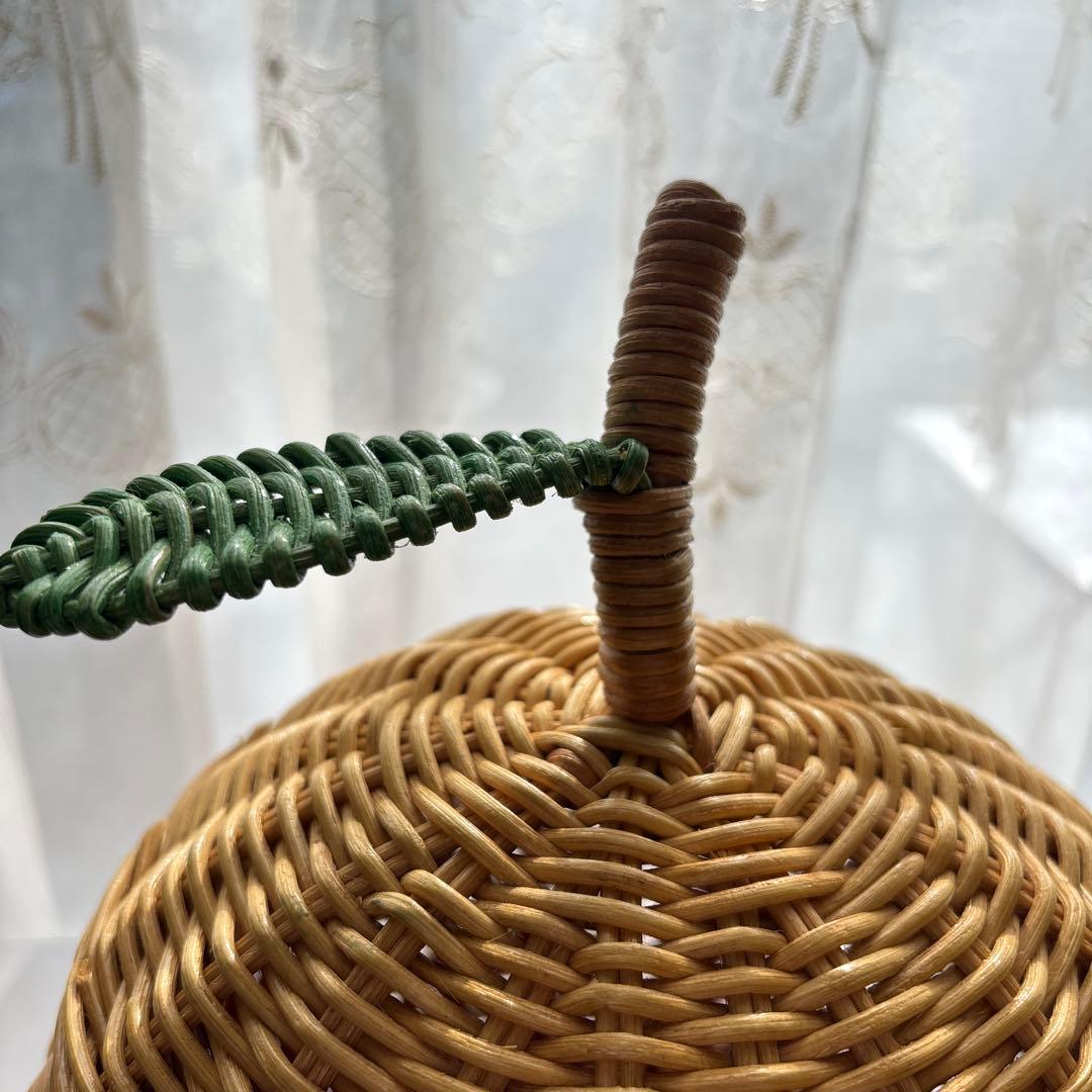 ラタン　藤　りんご　小物入れ　新品 バスケット　蓋付き