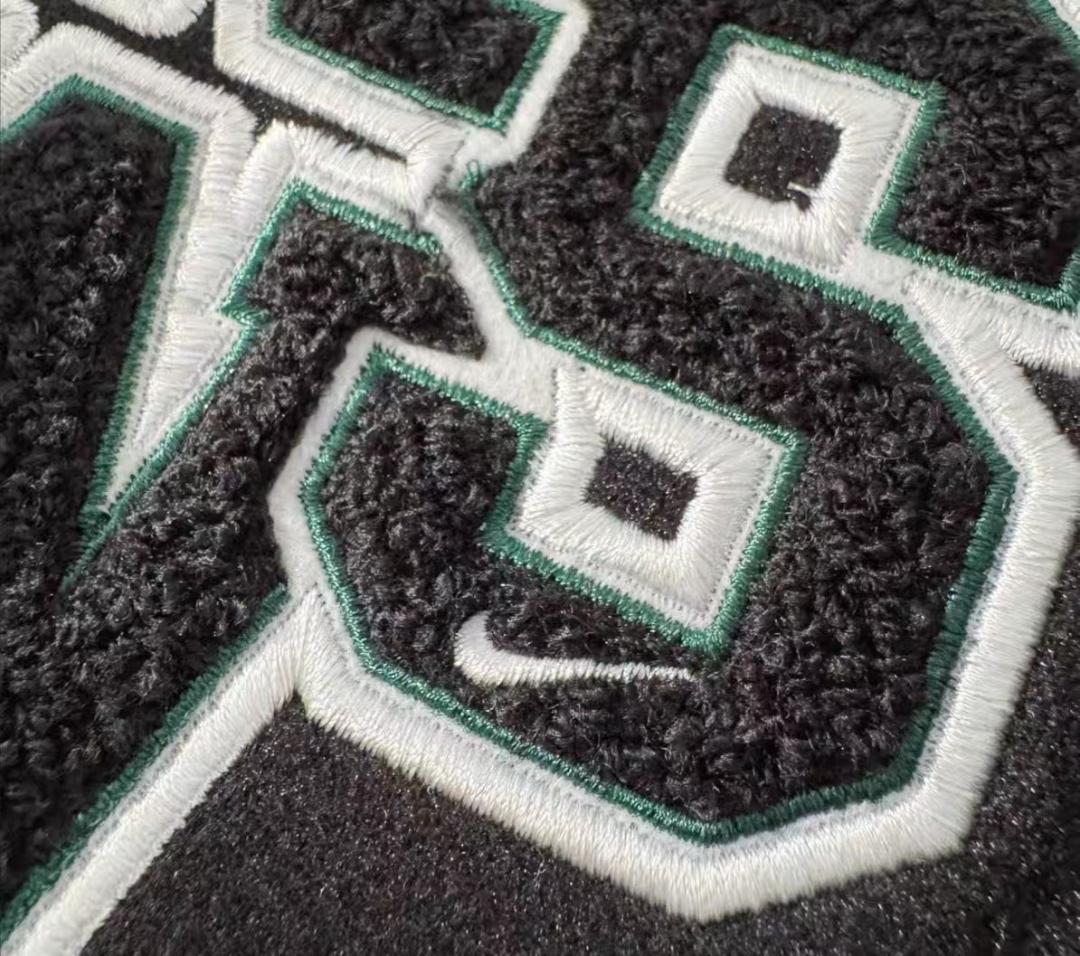 Nike スタジャン