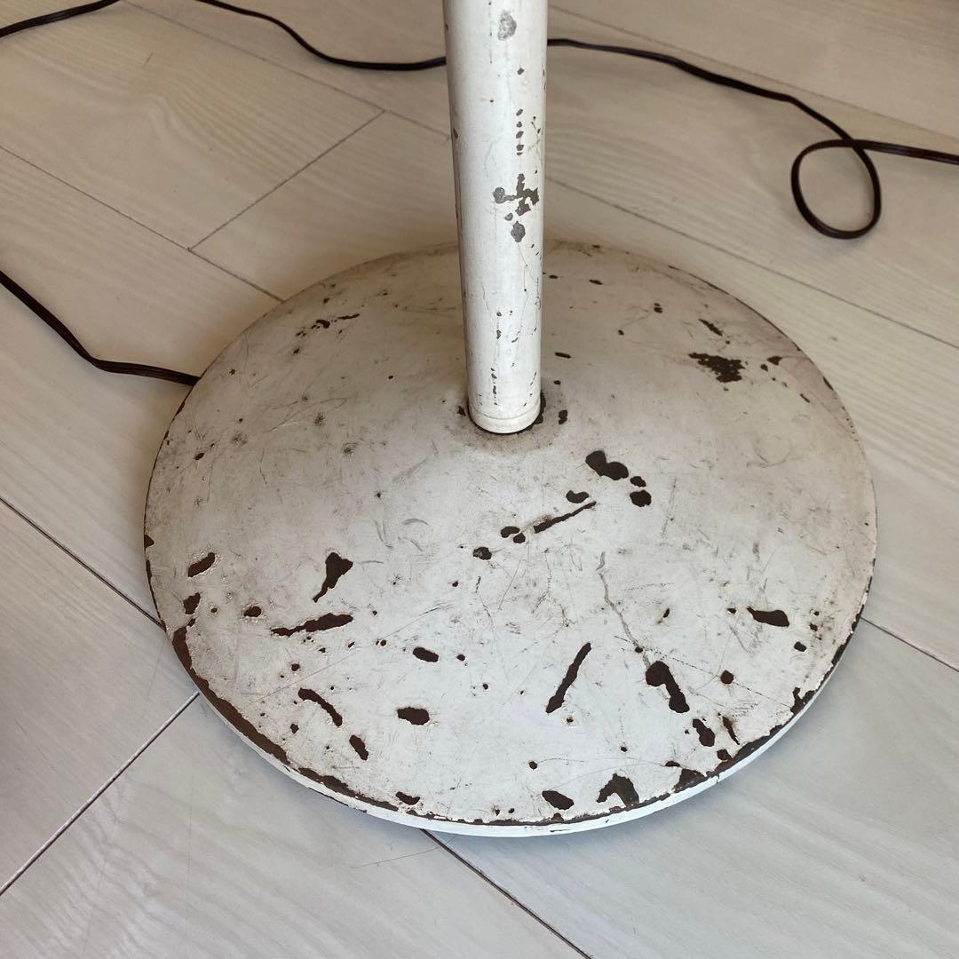 塗装の剥げた古い三連フロアスタンド アンティーク