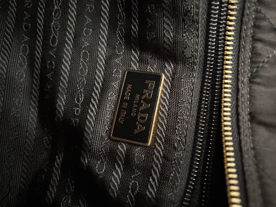 美品✨️【PRADA】 ミニチェーンショルダーバッグ ロゴ 正規品 白タグカード