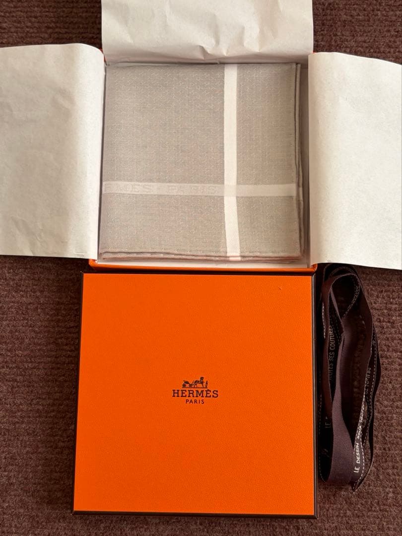 HERMES エルメス　ハンカチーフ 《ジャカードH》　グリ・クレール　未使用品