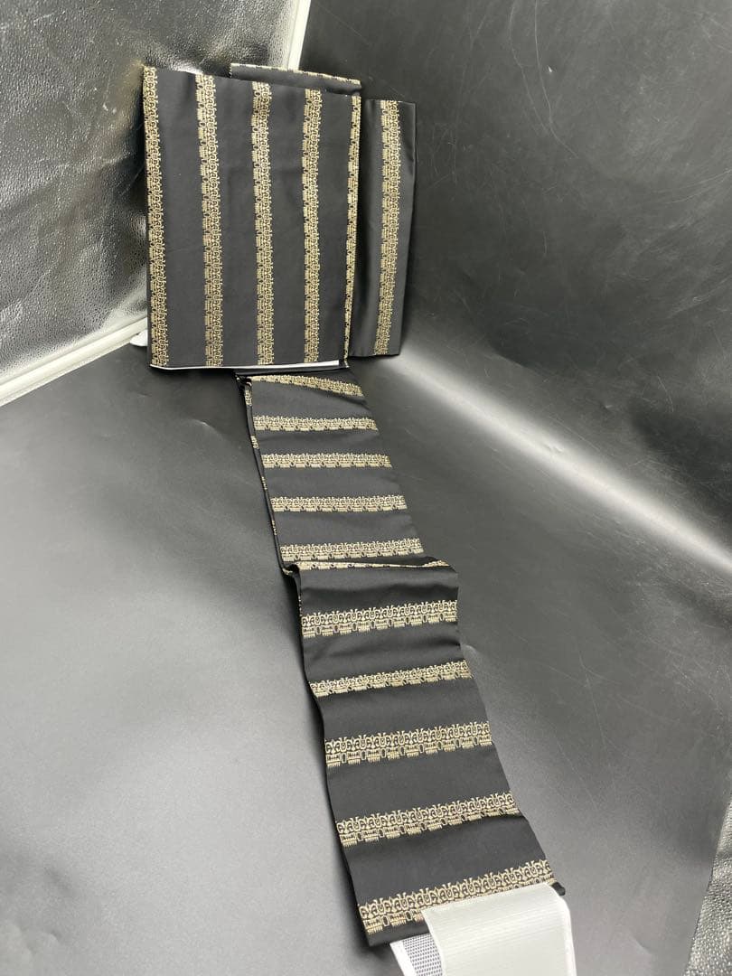 高級　正絹　◇ 作り帯　ワンタッチ　横段　黒地　金糸　幾何学模様　293