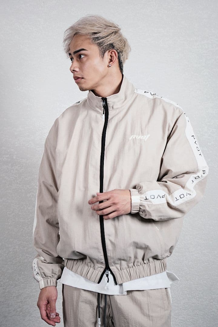 PVOT SL NYLON JACKET ベージュ