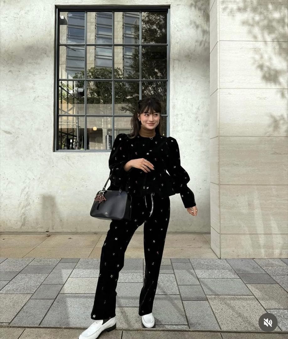 【新品未使用】Bibiy. 刺繍ベルベットパンツ ブラック