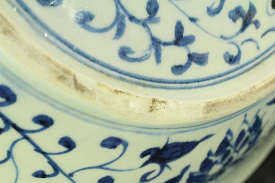 中国美術 纏枝蓮花 水鳥紋 染付大皿 時代物(A577)