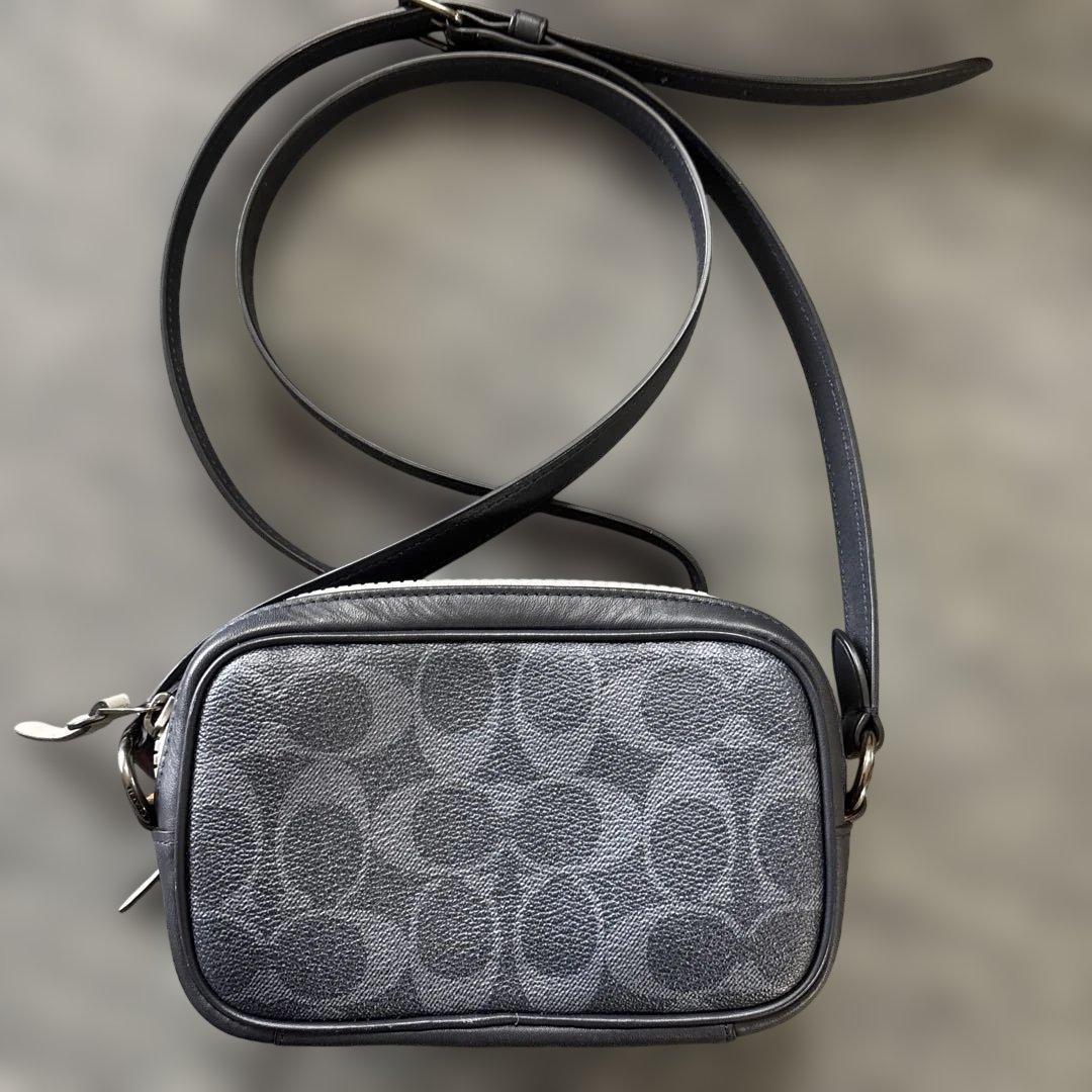 コーチ ショルダーバッグ Cパッチ 斜め掛け クロスボディ シグネチャー