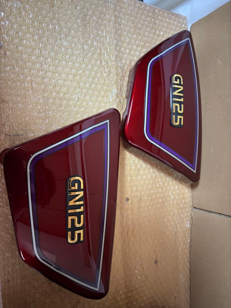 【大幅値下げ中】【送料無料】GN125H タンク サイドカバーセット