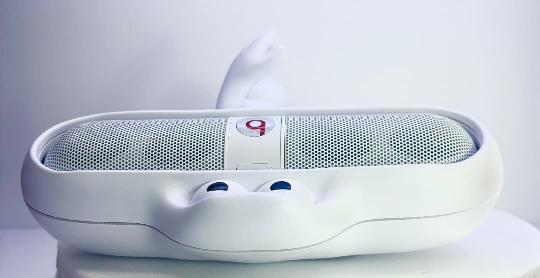 極美 Beats Pill 2.0 Bluetooth SpeakerStand