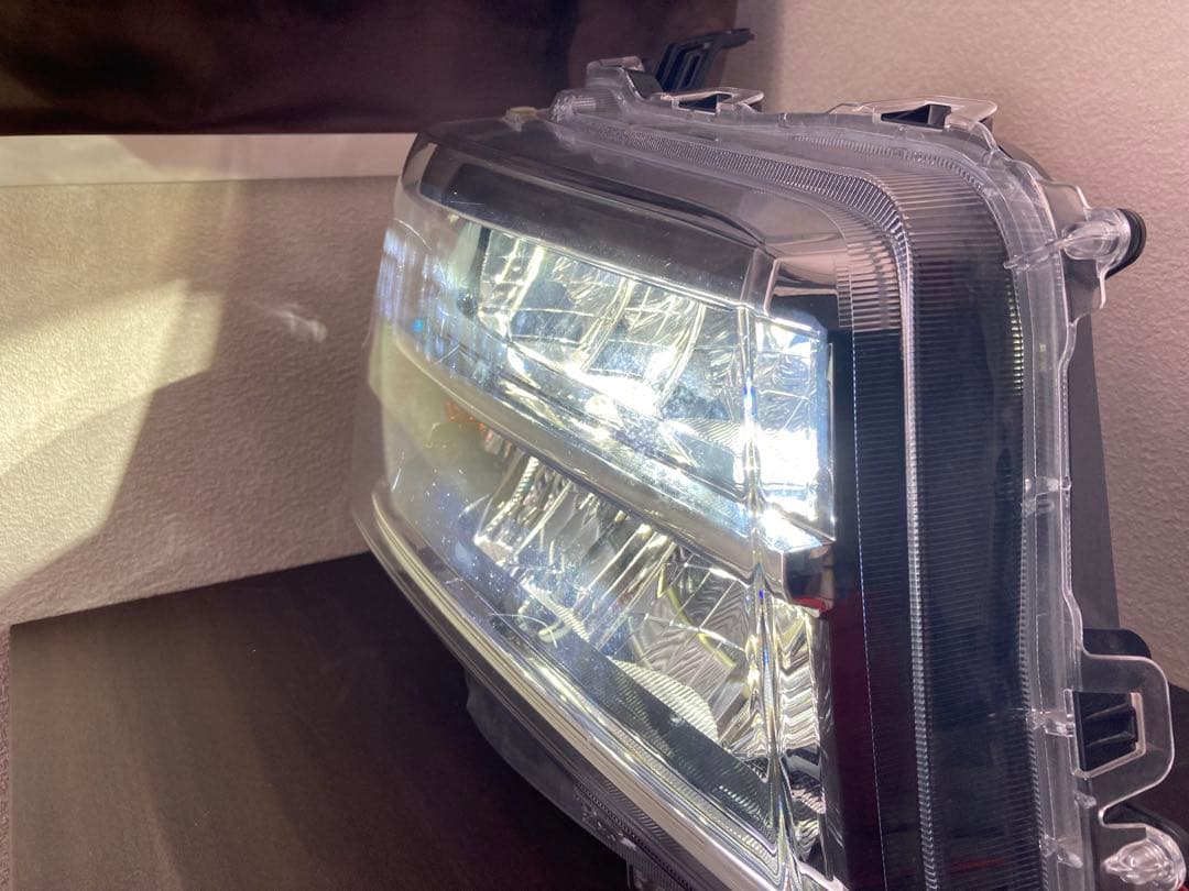 ハイゼット(S700V) 右ヘッドランプ　美品