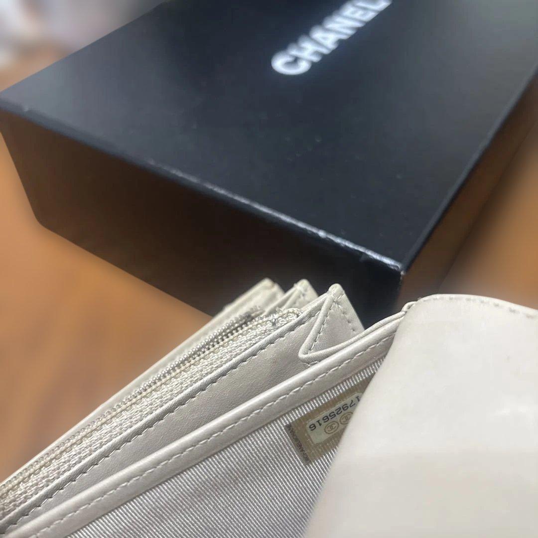 CHANEL アイボリー キルティング長財布