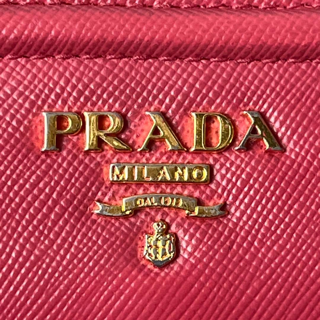 PRADA サフィアーノ　ラウンドファスナー　ゴールド金具　メタルロゴ　ピンク