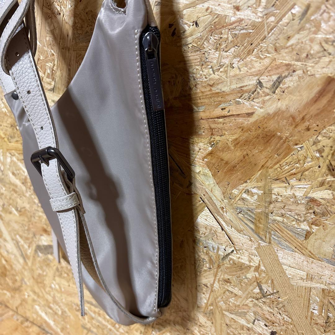 sarah pacini 本革レザー ボディバッグ ショルダーバッグベージュ