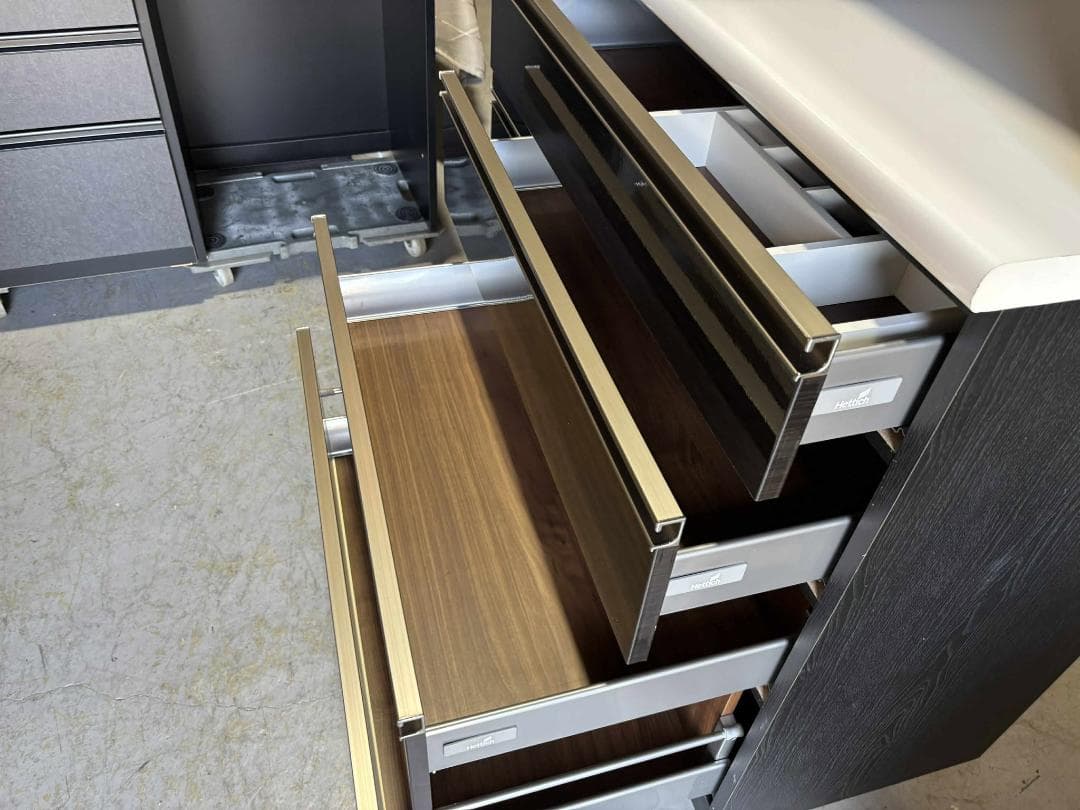 寿司 最高級 古賀家具キッチンボード、人気色 食器棚 幅120cmUsed