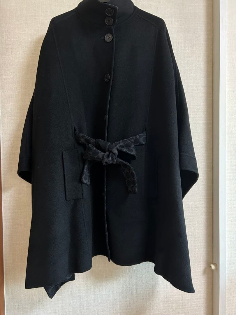 コーチ COACHケープコート ブラック 裏総柄　衣装カバー付　タグ付き　新品