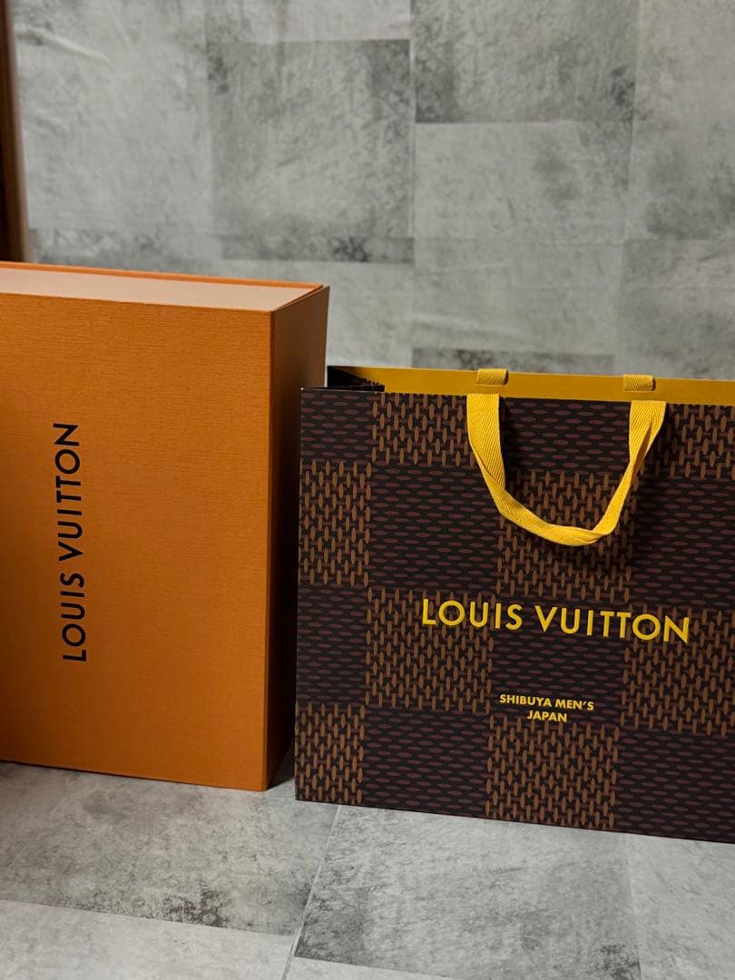 ルイヴィトン タイガラマ ディスカバリーバックパック ノワール