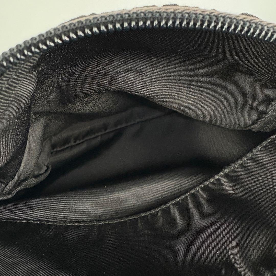 プラダ　テスート　リュック　バックパック　黒　三角ロゴ　ナイロン　レザー