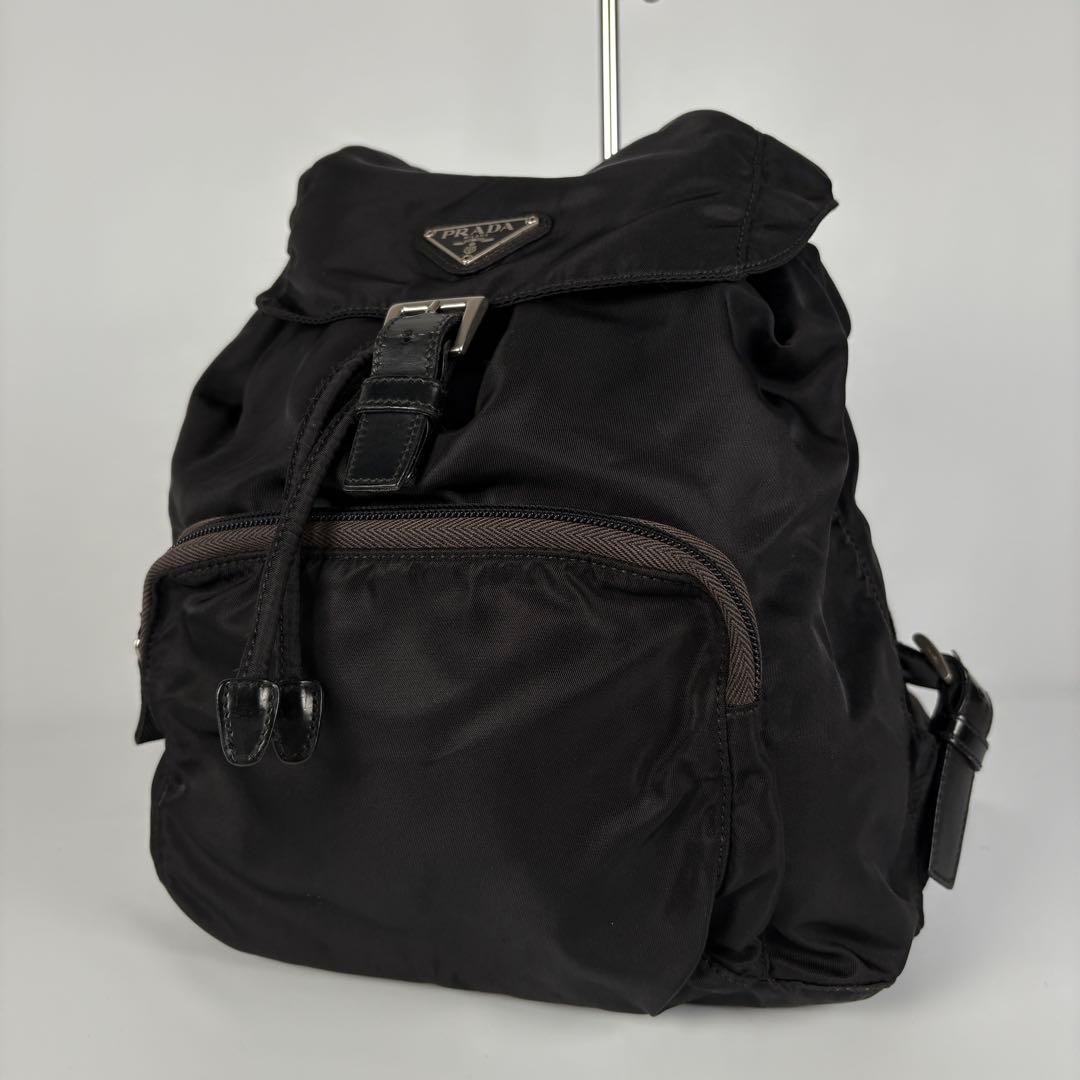 プラダ　テスート　リュック　バックパック　黒　三角ロゴ　ナイロン　レザー