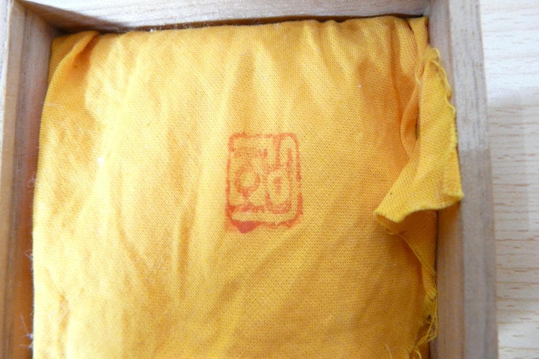 小野珀子 造　金襴手 香合　勿忘草の絵　釉裏金彩　本物保証