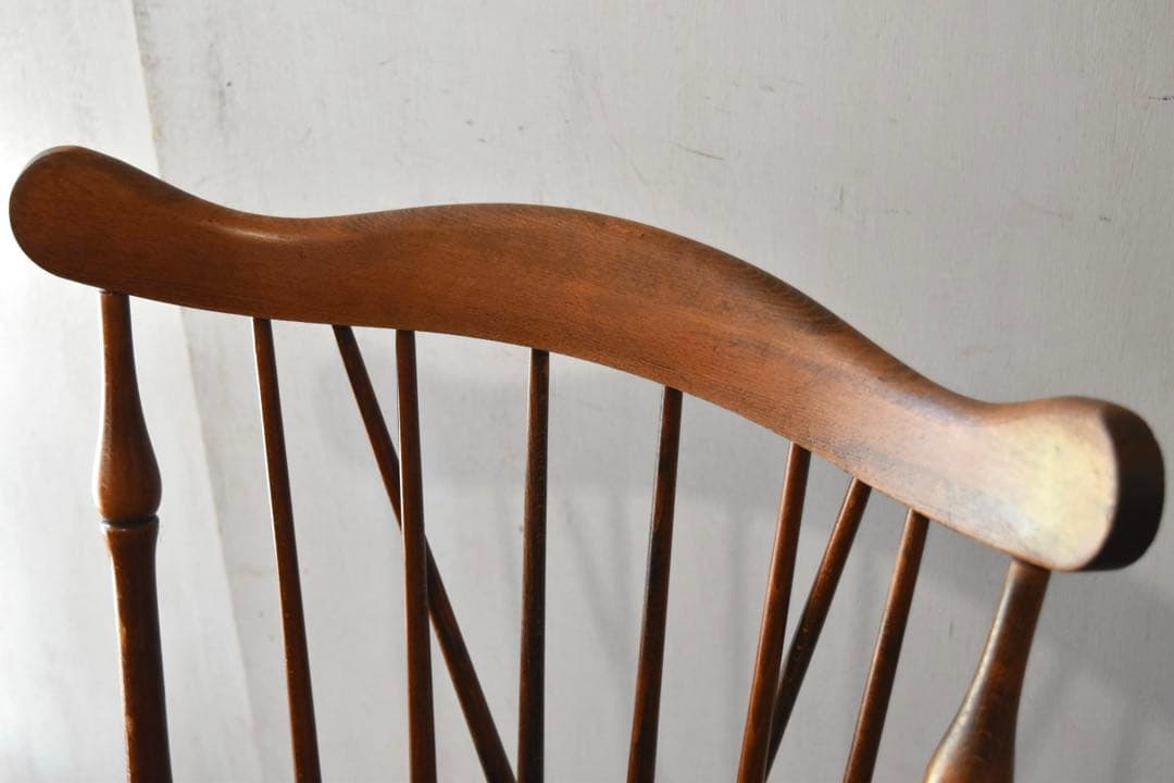 キツツキ ブレースバックチェア