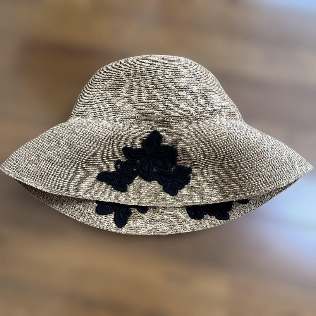 アシーナニューヨークアマンダ黒刺繍レースモチーフ帽子