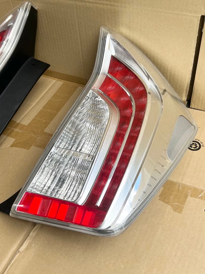 プリウス　30 後期　純正テールランプ 左右セット　美品