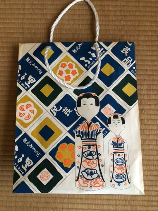 小椋久太郎作のこけし4体と保管用皮製のバック値下げしました。