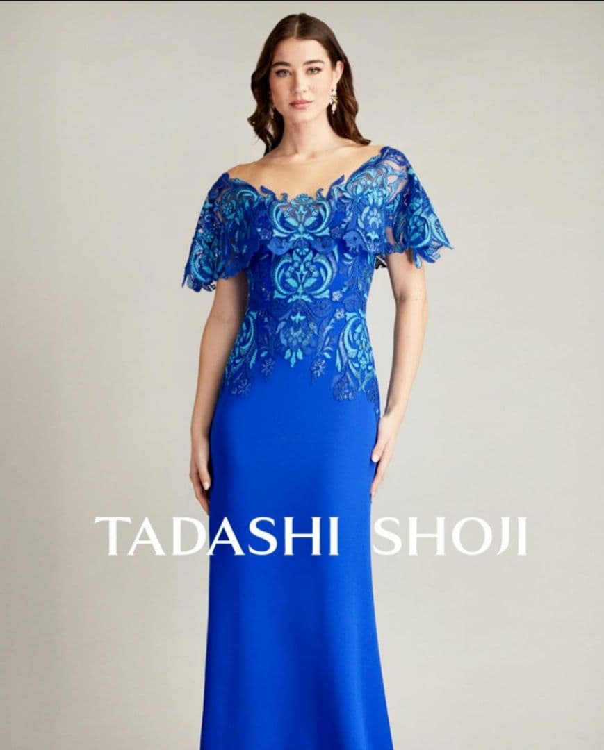 タダシショージ　青いオフショルダードレス