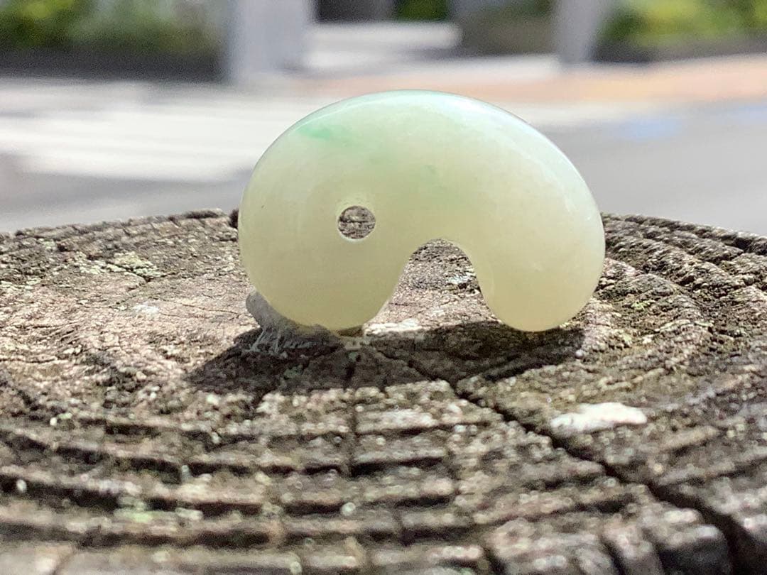 ✳業者様も大歓迎‼️ 糸魚川翡翠ロウカン勾玉　極上物‼️ 鑑別書付の本物を‼️