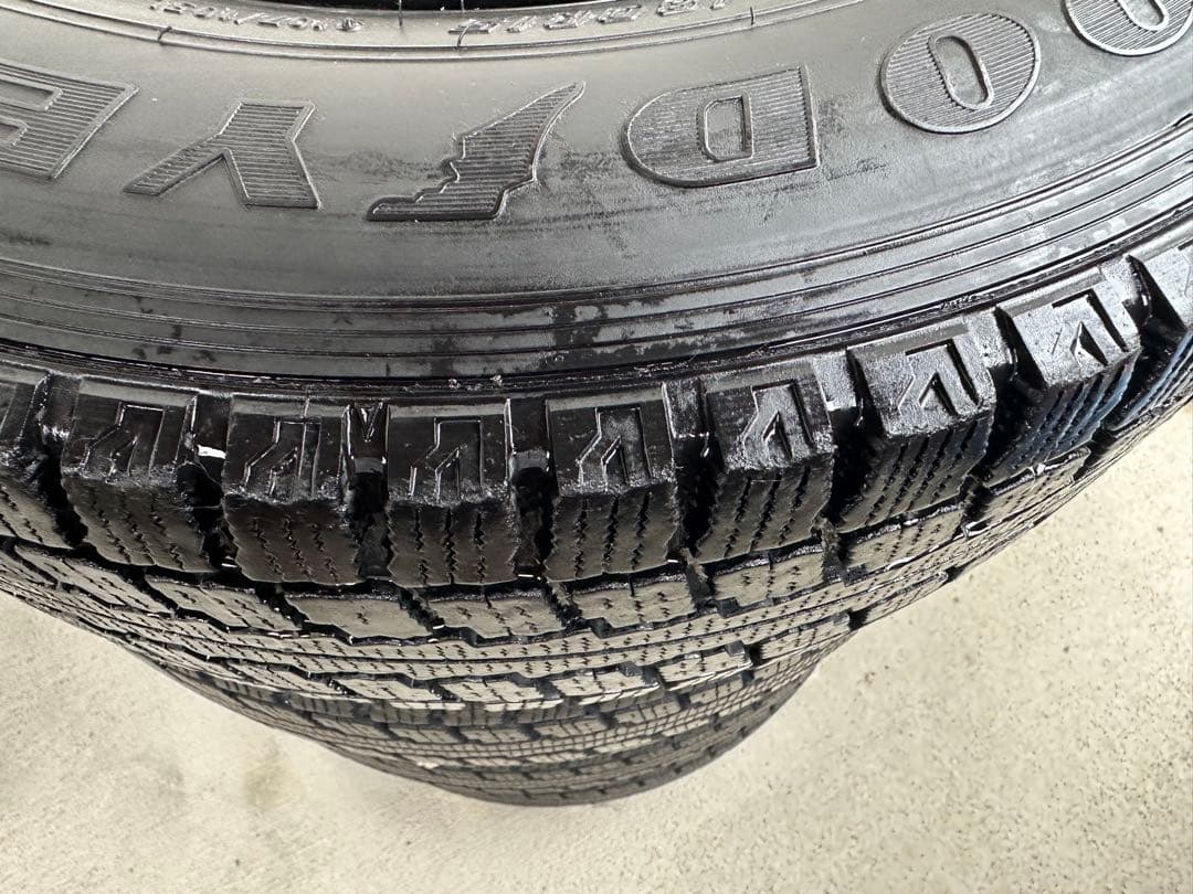 ハイエース200系対応 ホイール＆スタッドレスタイヤセット（デイトナ15インチ)