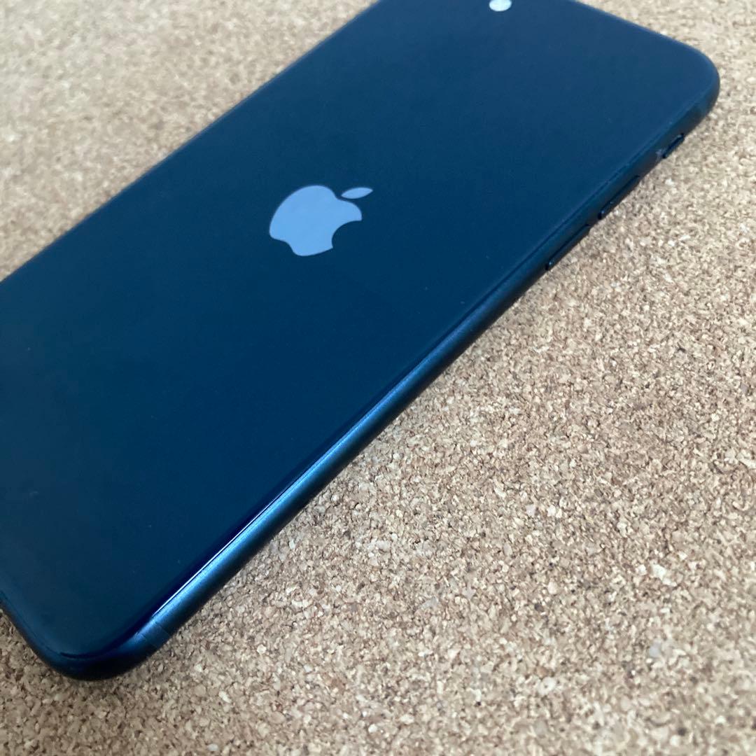 4058 電池新品☆比較的美品☆iPhoneSE3 128GB SIMフリー☆