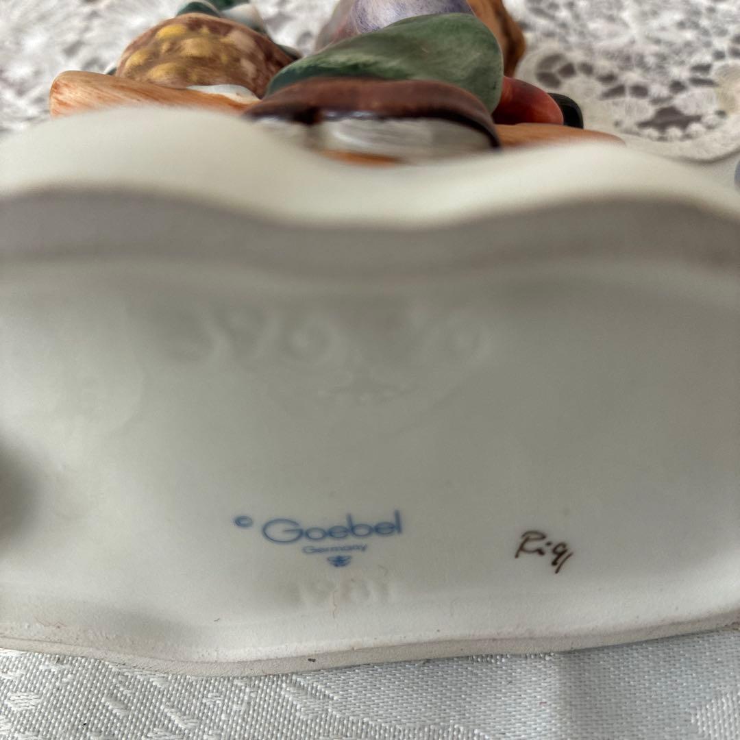 フンメル人形　「クリスマスに乗る」ドイツ・ゲーベル