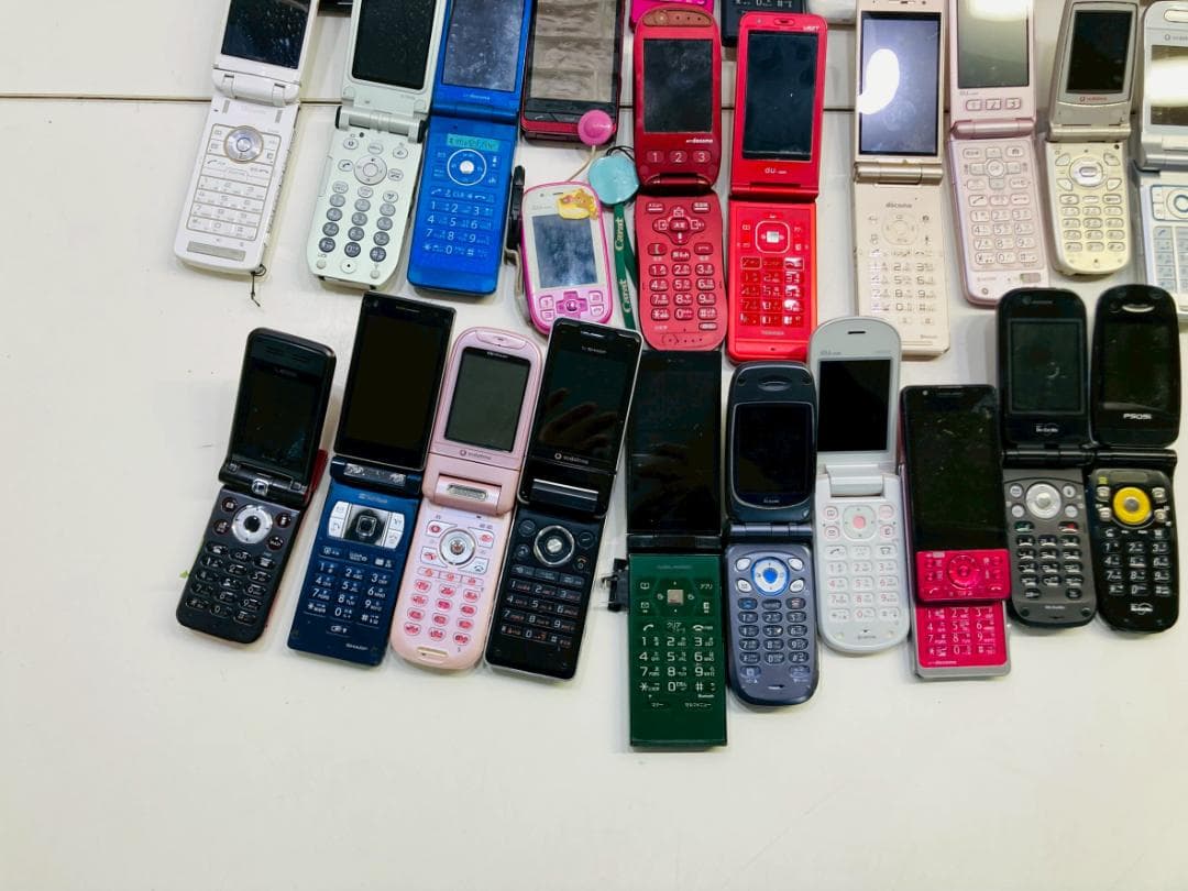 90Z 携帯電話 ガラケー 動作未確認品 修理パーツ取り/コレクション用